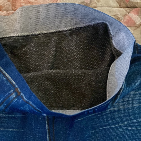 Size small 2 pairs of stretch pants, Levi looking, new never worn. - Picture 5 of 7